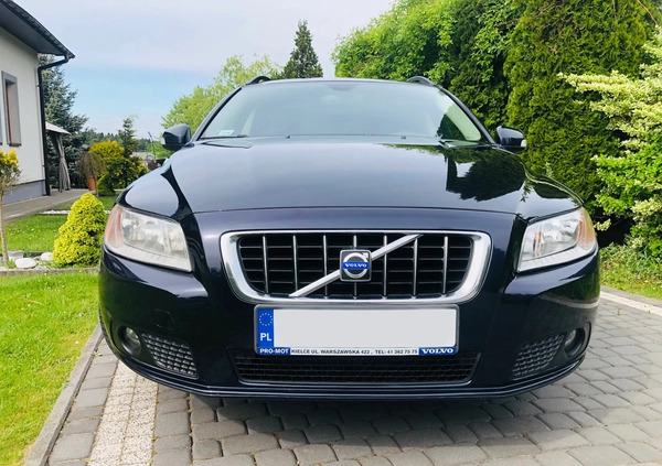 Volvo V70 cena 22900 przebieg: 217000, rok produkcji 2008 z Kielce małe 352